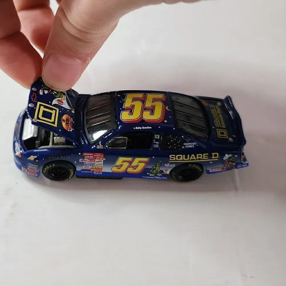 Action 2001 Monte Carlo Hood Open #55 Bobby Hamilton Square D Looney Tunes 1:64
